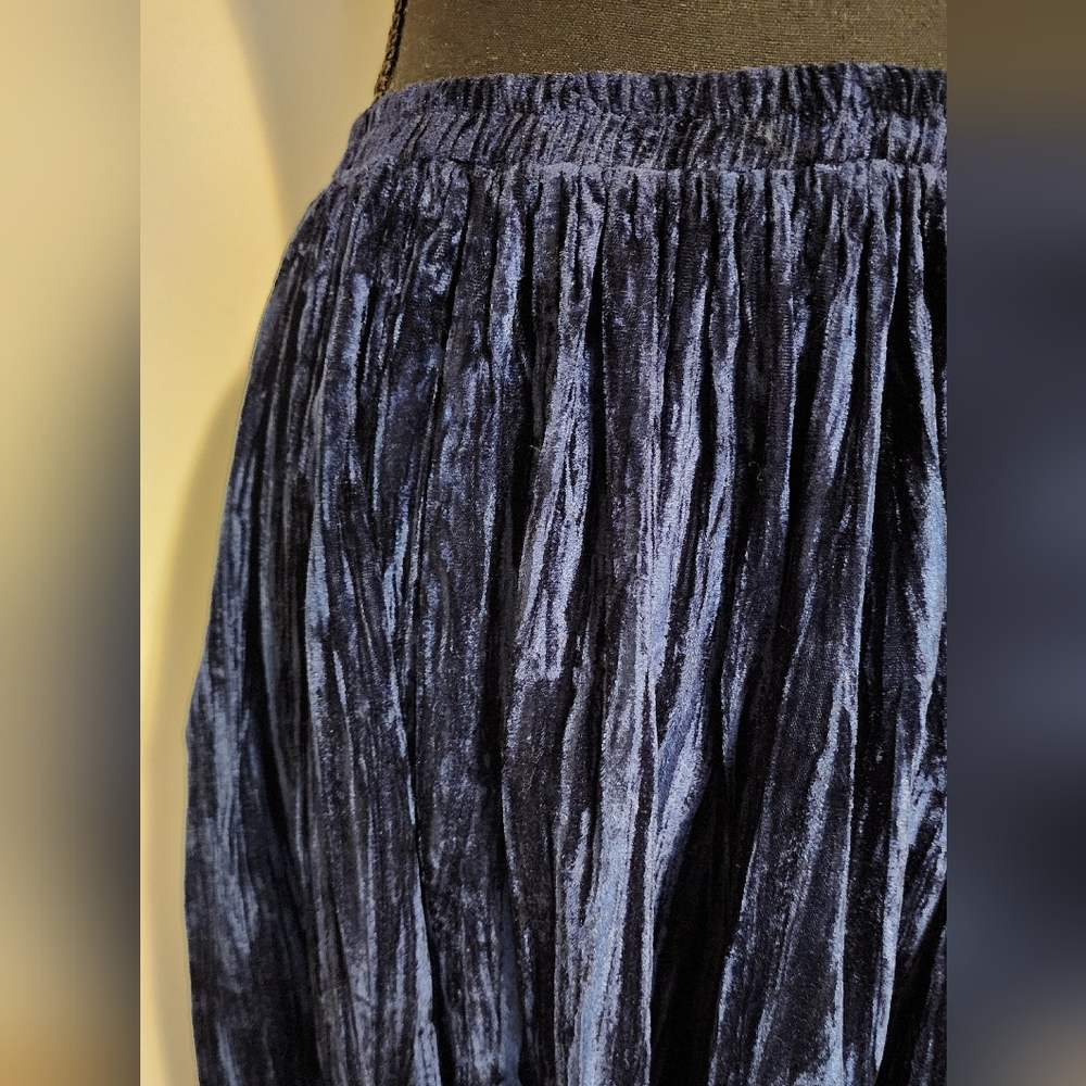 🌻Elegant Blue Velvet Skirt - Picture 3 of 7
